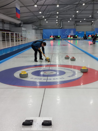 Дорожка для игры в кёрлинг, не более 8 человек с инструктором включая инвентарь